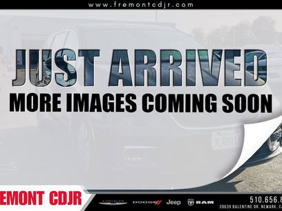 Used 2024 Chrysler Pacifica Select
