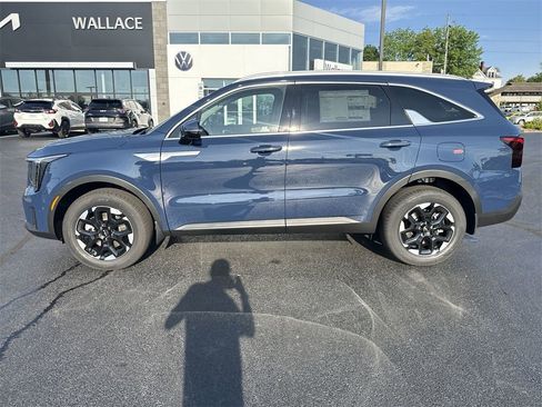 New 2025 Kia Sorento S image 3