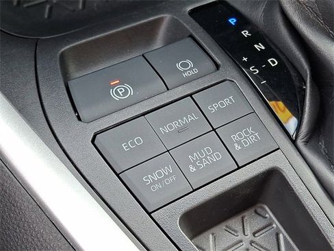 Used 2022 Toyota RAV4 LE image 25