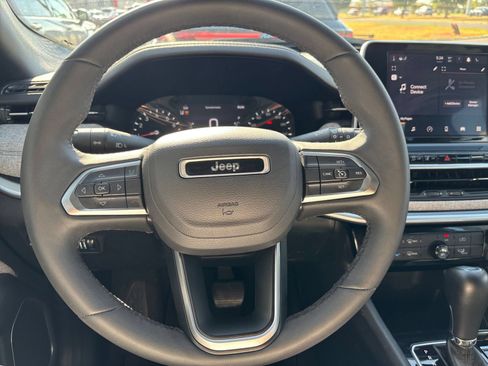 Used 2025 Jeep Compass Latitude AWD/4WD image 27