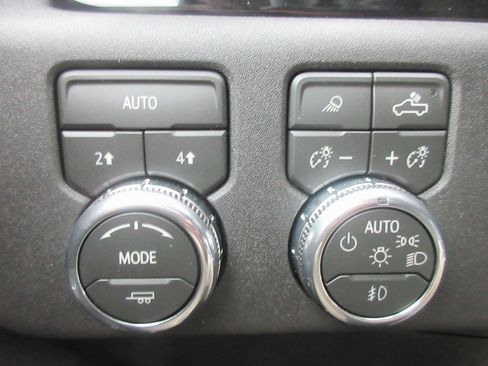 New 2026 GMC Sierra 1500 SLT w/ SLT Premium Plus Package image 17