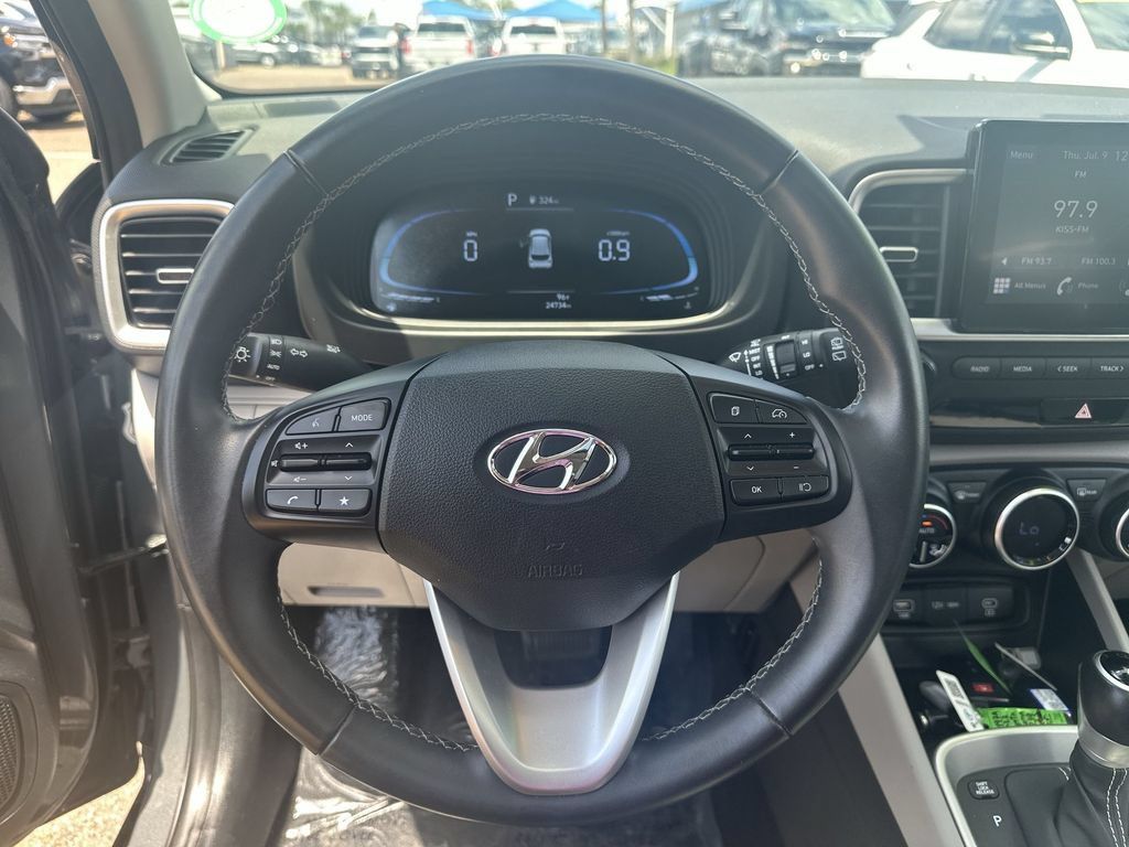 Used 2025 Hyundai Venue SEL FWD image 22