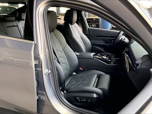 Certified 2026 BMW 530i image 9