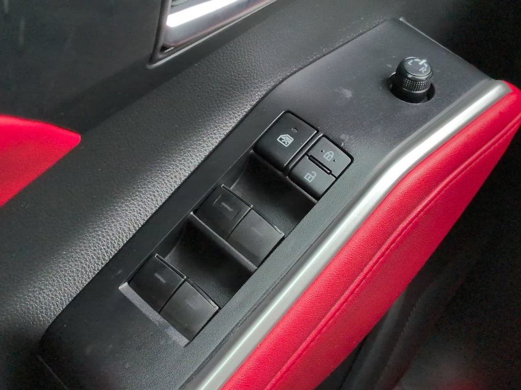 Used 2021 Toyota Highlander XSE FWD image 25
