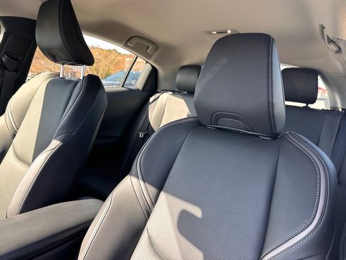 Used 2025 Toyota Prius XLE image 17