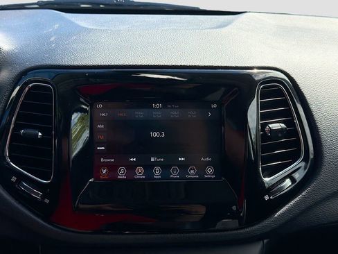 Used 2019 Jeep Compass Altitude image 15