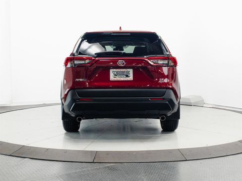 Certified 2025 Toyota RAV4 LE AWD/4WD image 9