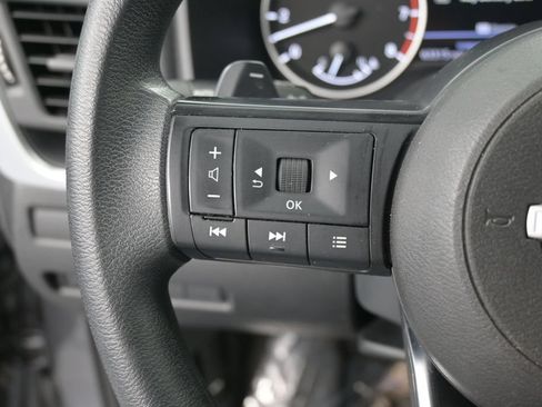 Used 2024 Nissan Rogue S FWD image 34