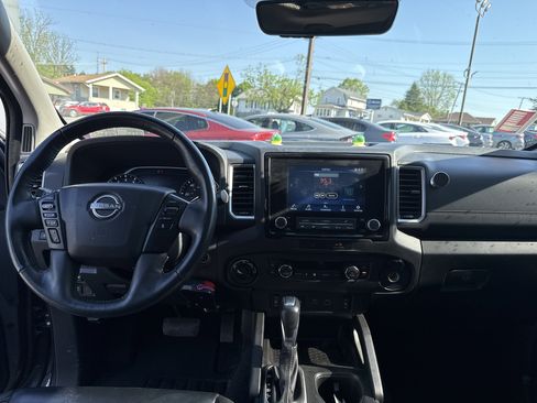 Used 2023 Nissan Frontier SV w/ SV Premium Package AWD/4WD image 2