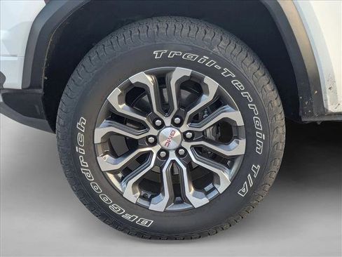 Used 2023 GMC Canyon Denali image 15