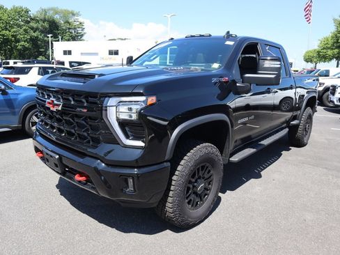 Used 2024 Chevrolet Silverado 2500 ZR2 w/ Technology Package AWD/4WD image 11