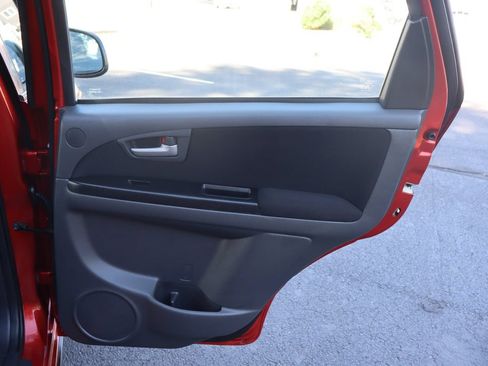 Used 2010 Suzuki SX4 Touring AWD/4WD image 25