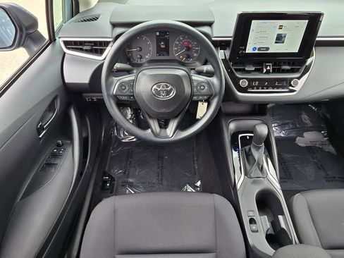 Used 2025 Toyota Corolla LE FWD image 12