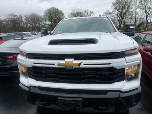Used 2025 Chevrolet Silverado 2500 Custom w/ Custom Value Package image 2