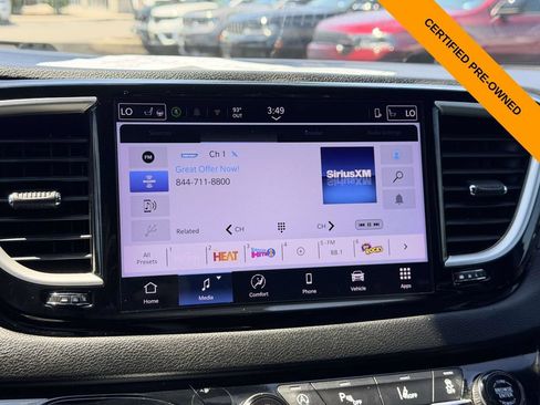 Certified 2025 Chrysler Pacifica Select FWD image 17