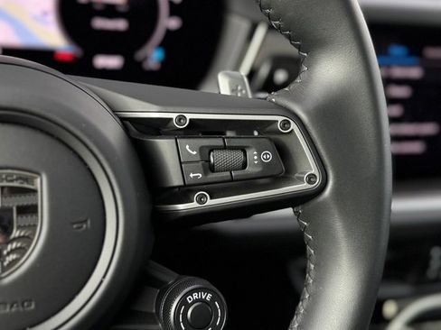 Used 2025 Porsche Cayenne Turbo image 25