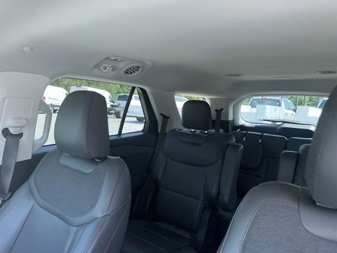 Certified 2025 Ford Explorer Active w/ Active Comfort Package RWD image 8
