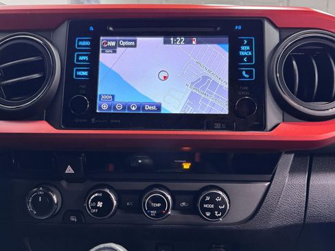 Used 2017 Toyota Tacoma TRD Sport AWD/4WD image 11