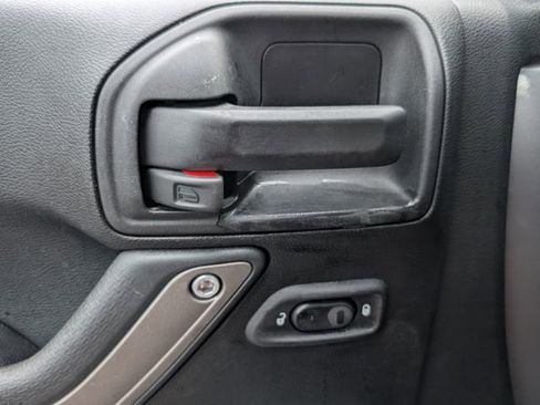 Used 2018 Jeep Wrangler Unlimited Sport S image 33