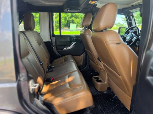 Used 2014 Jeep Wrangler Unlimited Sahara w/ Dual Top Group AWD/4WD image 12