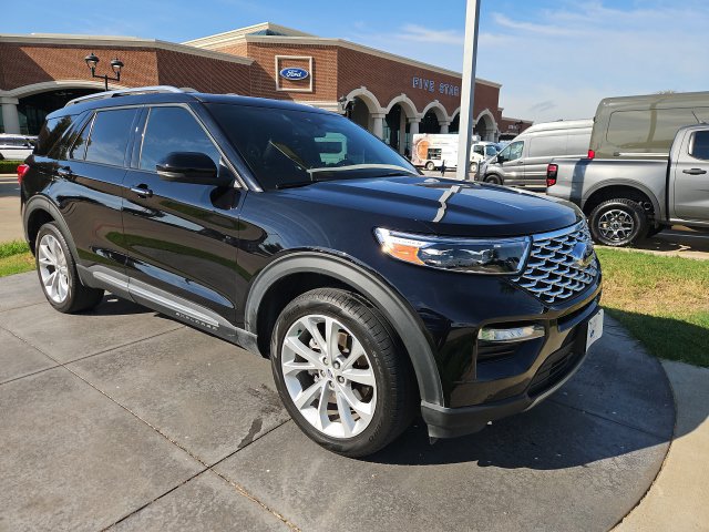 Certified 2023 Ford Explorer Platinum w/ Technology Package AWD/4WD image 3