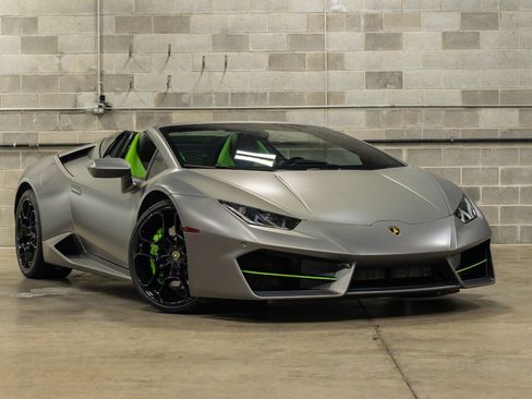 Used 2017 Lamborghini Huracan LP 580-2 RWD image 3