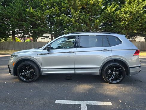 Used 2023 Volkswagen Tiguan SE R-Line FWD image 3