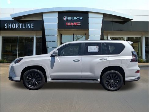 Used 2023 Lexus GX 460 Premium w/ Accessory Package AWD/4WD image 6
