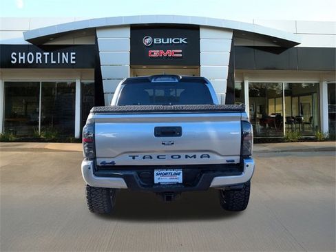 Used 2022 Toyota Tacoma TRD Off-Road image 4