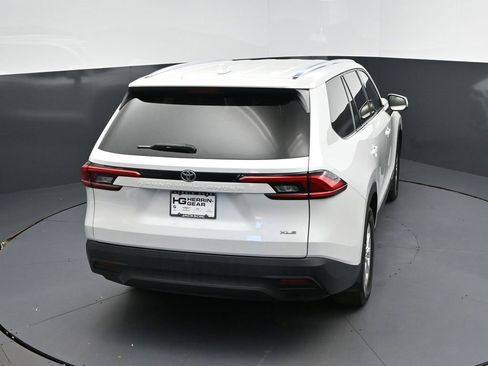 Used 2024 Toyota Grand Highlander XLE image 37