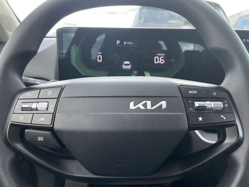 Used 2025 Kia K4 LXS image 27