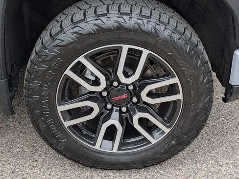 Used 2024 GMC Sierra 1500 AT4 w/ Technology Package AWD/4WD image 15