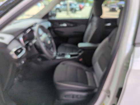 Used 2023 Chevrolet TrailBlazer LT FWD image 19