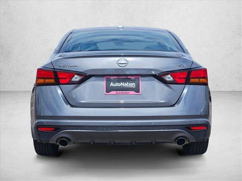 Used 2024 Nissan Altima 2.5 SV w/ SV Premium Package FWD image 7