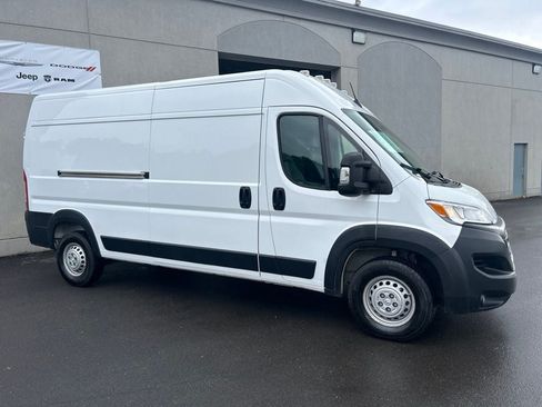 Used 2024 RAM ProMaster 2500 w/ Convenience Group FWD image 8