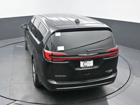 New 2026 Chrysler Pacifica Limited w/ Uconnect Theater Family Group image 47