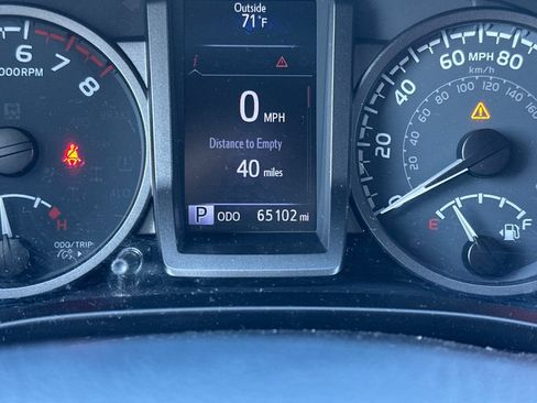 Used 2020 Toyota Tacoma TRD Sport w/ TRD Premium Sport Package AWD/4WD image 39