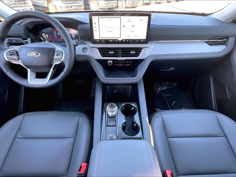 New 2026 Ford Explorer Active w/ Active Comfort Package image 5
