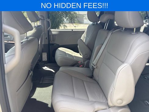 Used 2020 Toyota Sienna XLE FWD image 28