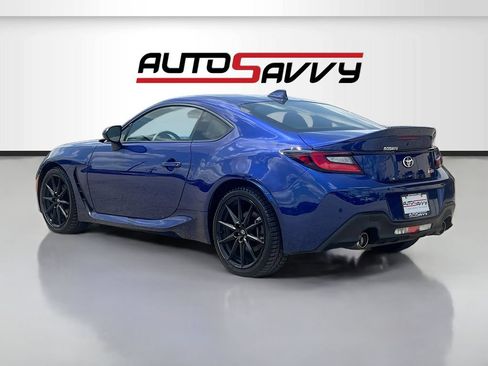 Used 2025 Toyota GR86 Premium w/ ALL Weather Mat Package (TMS) RWD image 5