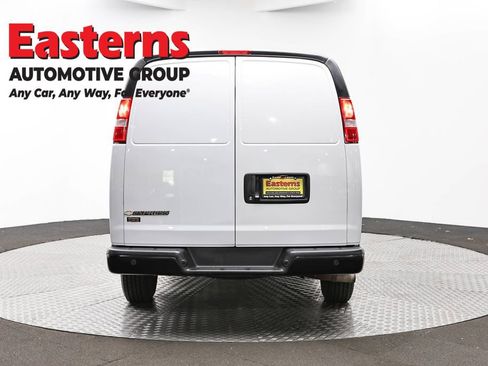 Used 2021 Chevrolet Express 2500 image 6