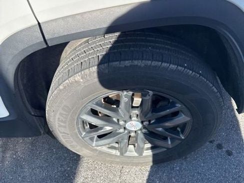 Used 2019 GMC Acadia SLT image 17