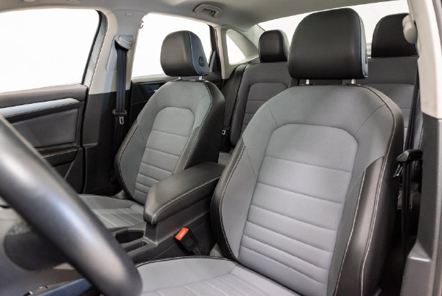 Used 2025 Volkswagen Jetta SE FWD image 11