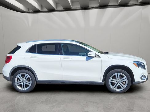 Used 2019 Mercedes-Benz GLA 250 4MATIC w/ Premium Package image 4
