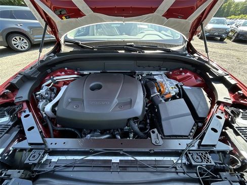 New 2025 Volvo XC60 T8 Plus w/ Climate Package image 10