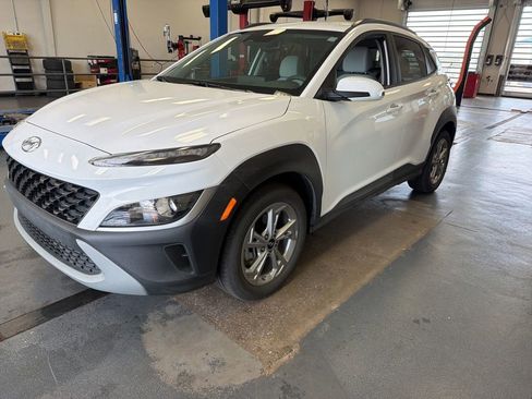 Used 2023 Hyundai Kona SEL AWD/4WD image 2