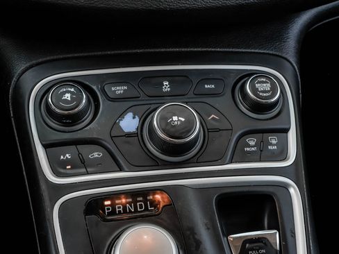 Used 2017 Chrysler 200 Limited Platinum image 32