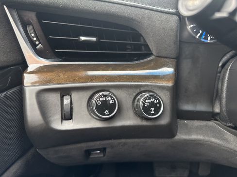 Used 2017 Cadillac Escalade ESV Platinum image 41