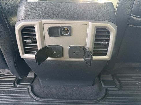 Used 2022 Ford F250 Lariat w/ Chrome Package image 26