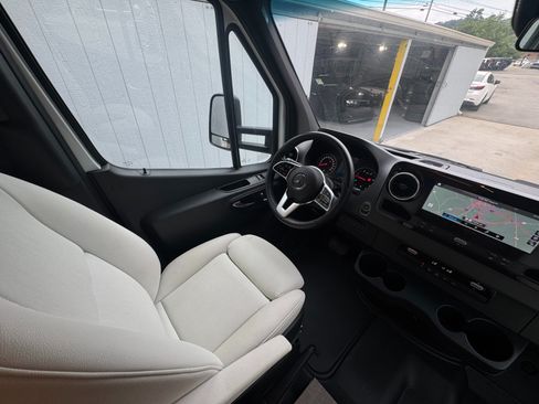 Used 2020 Mercedes-Benz Sprinter 3500 image 93